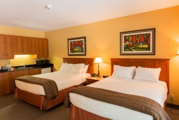 hotel-st-bernard-quebec-new-york-border-suites-room